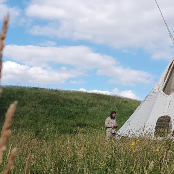 Tipi auf der Grünen Wiese