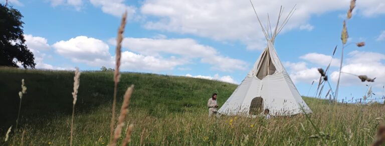 Mehr über den Artikel erfahren Ein 6-Meter Tipi aufbauen