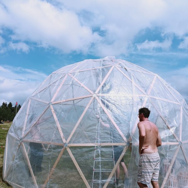 Dome im Aufbau
