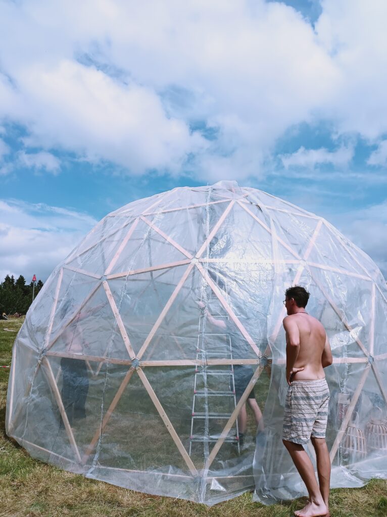 Dome im Aufbau