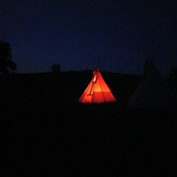 Tipi, im Dunkeln