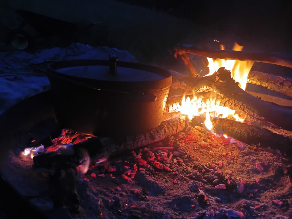 Topf auf Lagerfeuer