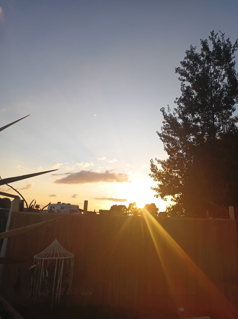 Mehr über den Artikel erfahren 10 Tage Schweigen – der Umzug nach Innen